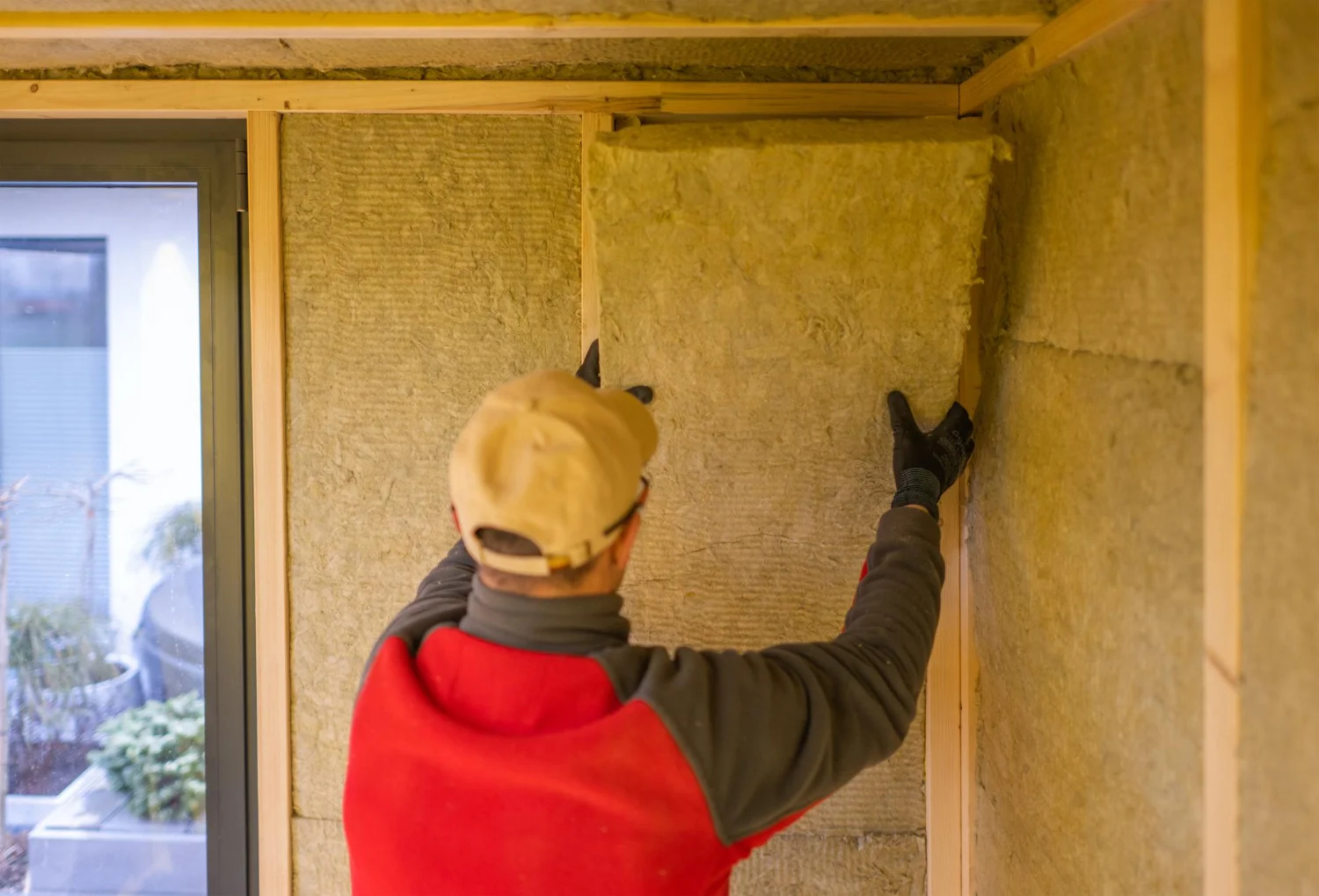 Sheep wool insulation installation: Green building materials