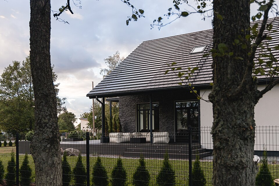 Solar-tiled roof: Green building materials