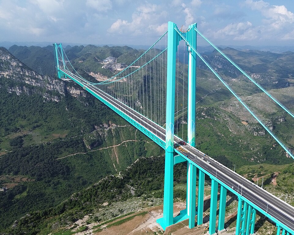 Huajiang Grand Canyon Bridge: World's highest bridge