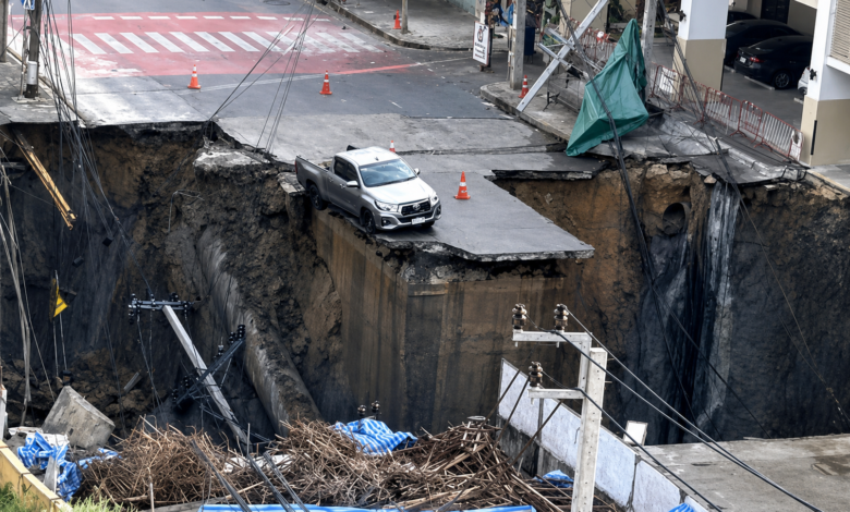 The 11 Biggest Construction Fails of 2025 (Bankok metro collapse)