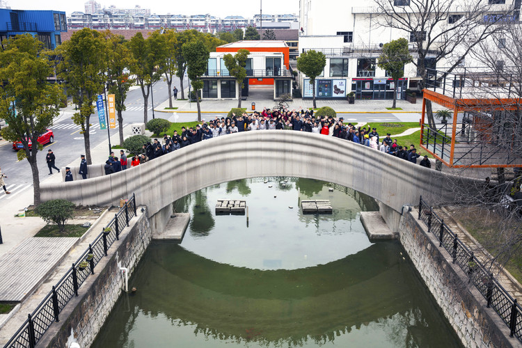 world’s longest 3D-printed concrete pedestrian bridge in Shanghai, China