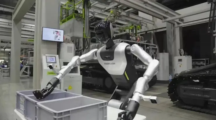 Zoomlion AI robots "humanoid" at an excavator production plant