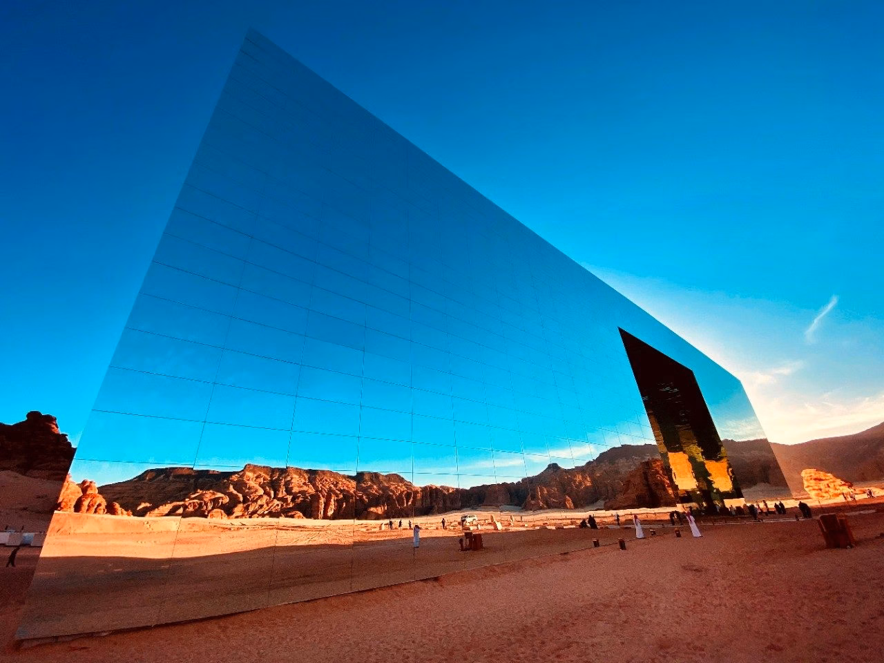 The Maraya Concert Hall, Guardian glass mirror cladding.