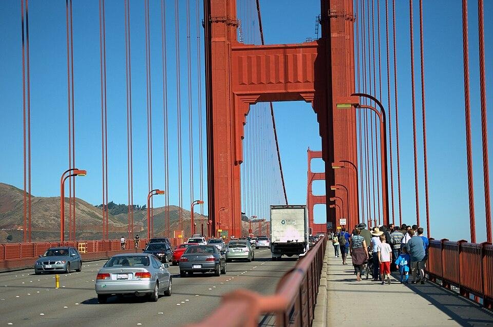 People and vehicular traffic on the Golden Gate Bridge, San Francisco, California. (Source: Wikimedia Commons)