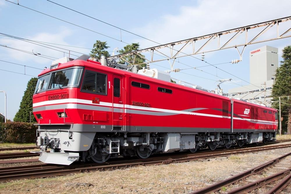 Toshiba-built EH800-series multi-system locomotive.